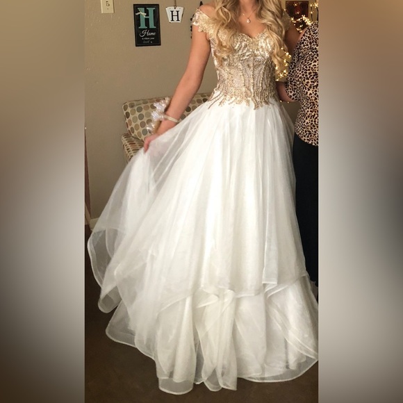 Sherri Hill Prom Dress Size 4. Only worn once - Picture 2 of 3